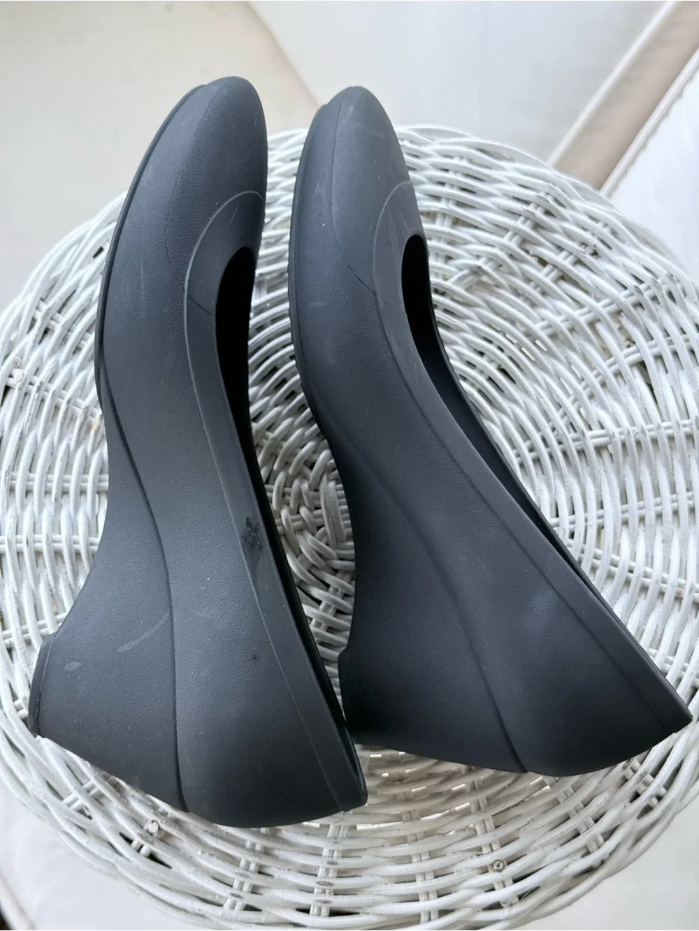 Crocs Lina Black Wedge Pumps Women 7 Comfort Work Shoes Slip On Round Toe Closed